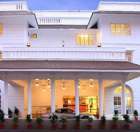 Hotel Luciya Palace Thrissur Exterior foto